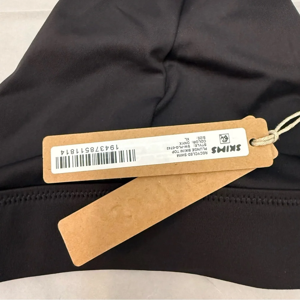 Women’s SKIMS Black Triangle Seamless Design bikini top size XL